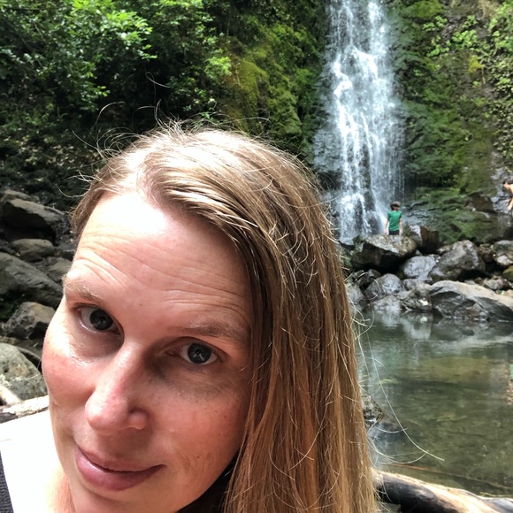 Meet your Posher, Linda - Picture 1 of 1